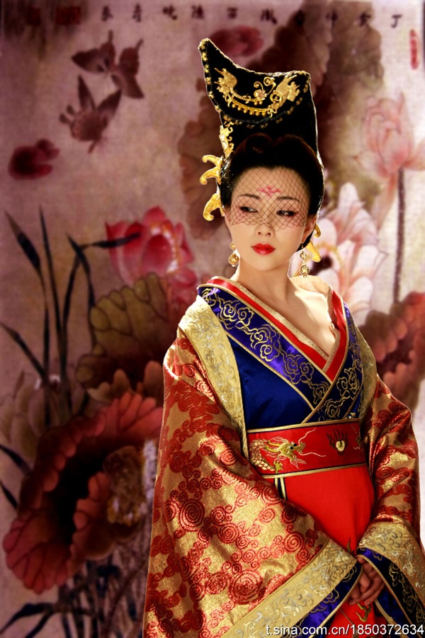 Sau thành công của Dương Quý Phi bí sử, Ân Đào được đạo diễn Ưu Tiểu Cương tín nhiệm giao đảm nhận vai Võ Mị Nương khuynh nước khuynh thành trong bộ phim truyền hình Võ Tắc Thiên bí sử. Tuy tạo hình bị chê xấu nhưng diễn xuất của nữ diễn viên Trung Quốc sinh năm 1979 này lại đánh giá rất cao khi lột tả chân thật sự chuyển biến nội tâm của nhân vật.