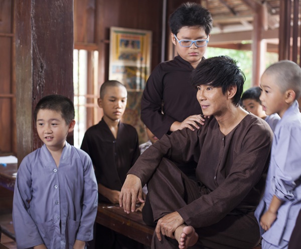 Chú tiểu Pháp Đức rất ngoan ngoãn, nhân từ. chăm ngoan học tập và là người bạn thân thiết của Sóc (do Lý Hải thủ vai), luôn ở bên cạnh, động viên giúp đỡ Sóc cai rượu. Bù lại, cậu bé được sư huynh Sóc dạy cho những thế võ tuyệt chiêu để phòng thân.