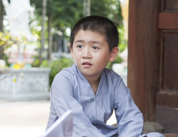 Trong bộ phim Bí mật lại bị mất, Nhật Thịnh vào vai chú tiểu có pháp danh Phước Đức, sống từ nhỏ ở chùa. 