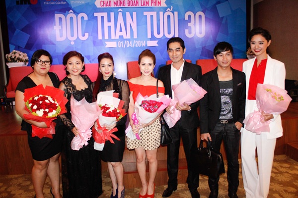 Còn có mặt Nhật Kim Anh, NSƯT Lân Bích, NSƯT Minh Đức, Amy Hương… Bộ phim Độc thân tuổi 30 (do Tập đoàn IMC và hãng phim Tâm Điểm hợp tác sản xuất) sẽ bấm máy vào ngày 18/4 tới đây, đạo diễn Xuân Cường dàn dựng.