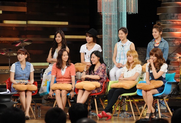 9 cô gái xinh đẹp Tae Yeon, Jessica, Sunny, Tiffany, Hyo Yeon, Yuri, Soo Young, Yoona và Seo Hyun đến với khán giả HTV2 lúc 22h ngày 5/4 .