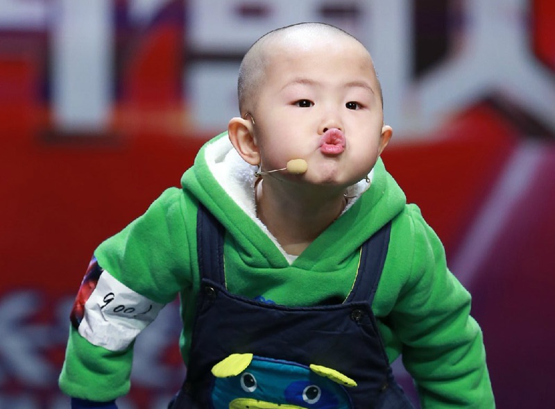 Cau nhoc 3 tuoi gay sot dan mang nhay 'Gangnam Style' hinh anh