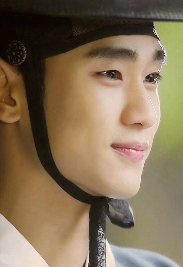 Sang bộ phim đình đám Vì sao đưa anh tới, ngôi sao sinh năm 1988 này lại có dịp xuất hiện với tạo hình cổ trang đẹp ngời ngời.