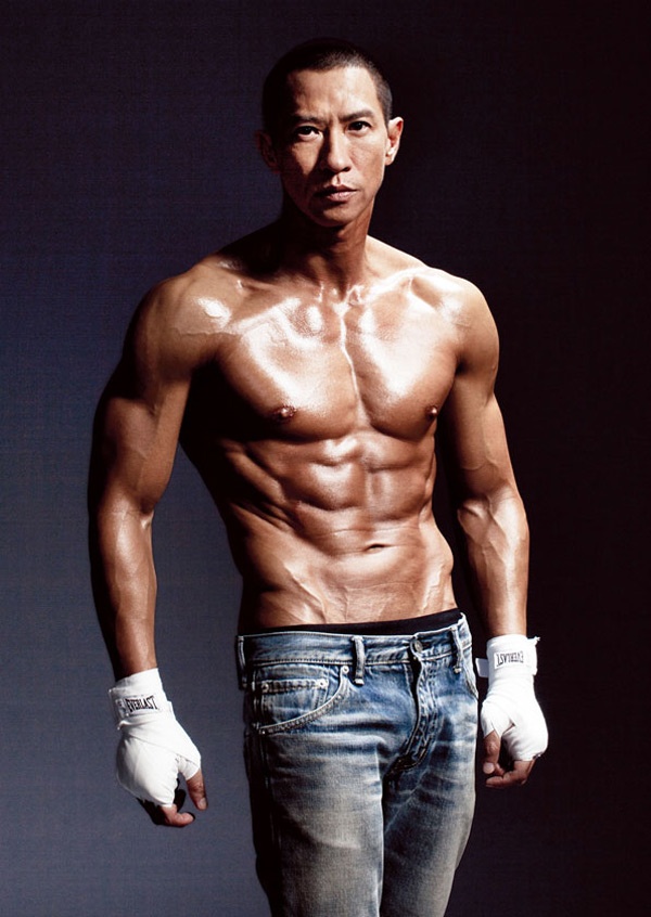 Vẻ đẹp hình thể của Trương Gia Huy trong phim Kích chiến khiến Ngô Ngạn Tổ sẵn sàng đóng cảnh nóng đồng tính.