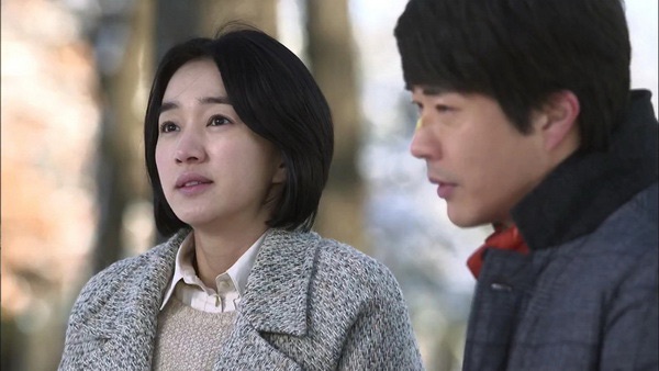 Soo Ae và Kwon Sang Woo đã có những cảnh diễn lãng mạn trong Dã Vương - phát sóng trên HTV2 lúc 20h thứ hai đến thứ sáu hằng tuần từ 18/4.