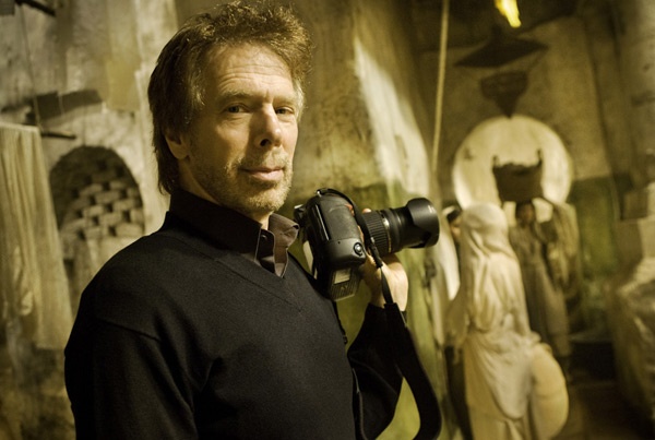 Jerry Bruckheimer - nhà sản xuất của 2 series phim ăn khách Cướp biển vùng Caribê và Beverly Hills Cop.