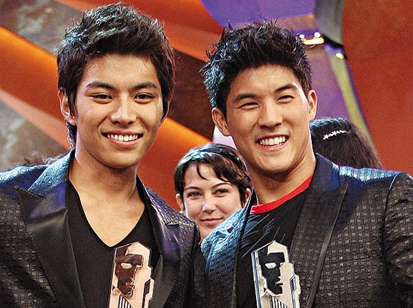 Chu Duẫn Sùng (bên phải).