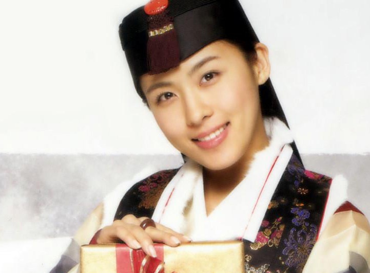 Ha Ji Won ung ho 2 ty dong cho nan nhan chim tau hinh anh