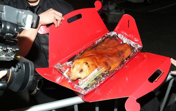 Hơn 500 fan Hong Kong đón Kim Soo Hyun.