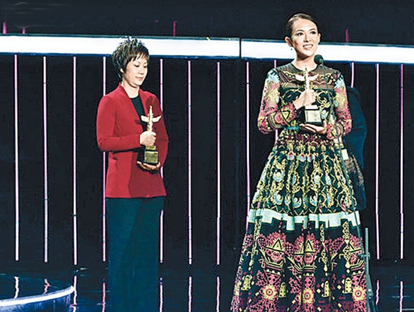 Tại Giải thưởng Hoa Biểu lần thứ 15, ngày 26/12/2013.