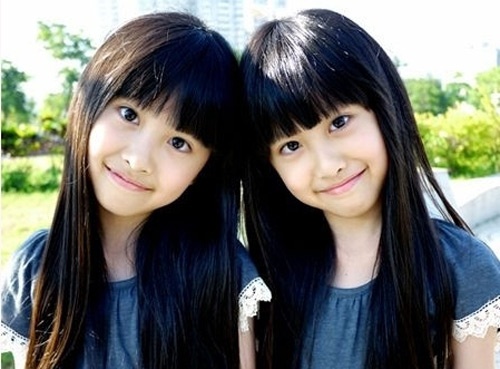 Sandy va Mandy bieu dien ca khuc chu de cua game online hinh anh