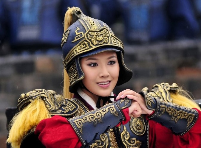 Nhung my nhan dung manh trong bo ao giap hinh anh