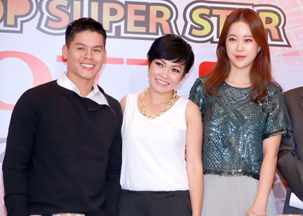 Baek Ji Young sang Việt Nam ngồi ghế nóng chương trình Ngôi sao Việt cùng Phương Thanh và John Huy Trần.