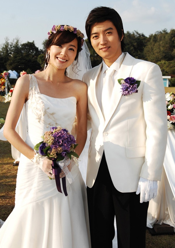 So Yi Hyun và chồng sắp cưới In Kyo Jin.