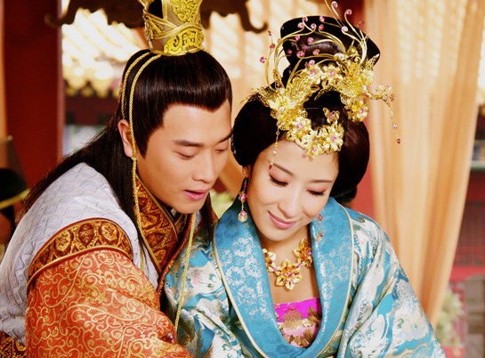 Duong Di yeu phi cong tre trong phim co trang hinh anh