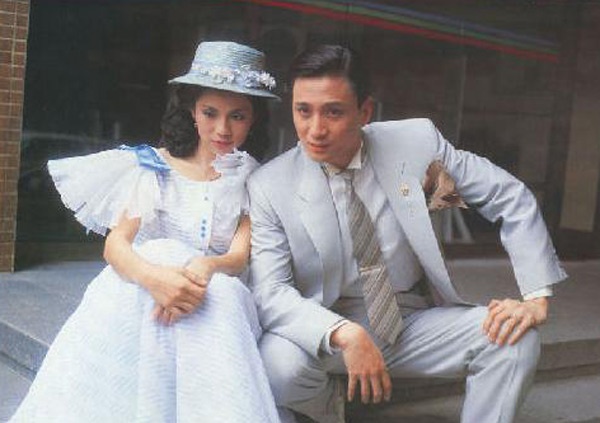 Gặp nhau ngay bộ phim đầu tiên Thập Tam muội, tiếp đó là Quyết chiến Huyền vũ môn, chuyện tình của Ông Mỹ Linh và Thang Trấn Nghiệp - một trong Ngũ hổ tướng TVB, luôn nhận được sự ủng hộ của khán giả. Thế nhưng, cái chết bất ngờ của Ông Mỹ Linh đã khiến Thang Trấn Nghiệp gánh chịu nhiều áp lực của dư luận khi người ta cho rằng chính anh là nguyên nhân dẫn đến quyết định quyên sinh của Ông Mỹ Linh. Đã 29 năm trôi qua, mãi đến bây giờ, Thang Trấn Nghiệp vẫn chưa thoát khỏi nỗi ám ảnh này.