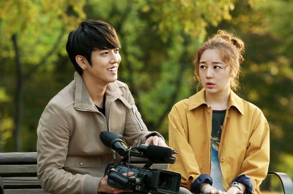 Biến tấu từ đề tài xuyên không vốn được khán giả yêu thích, gây sức hút với cặp đôi Yoon Eun Hye và Lee Dong Gun, phim phát trên kênh D-Dramas (VTVCab, HTVC, K+, AVG, MyTV, OneTV) lúc 21h mỗi ngày từ 13/5. 