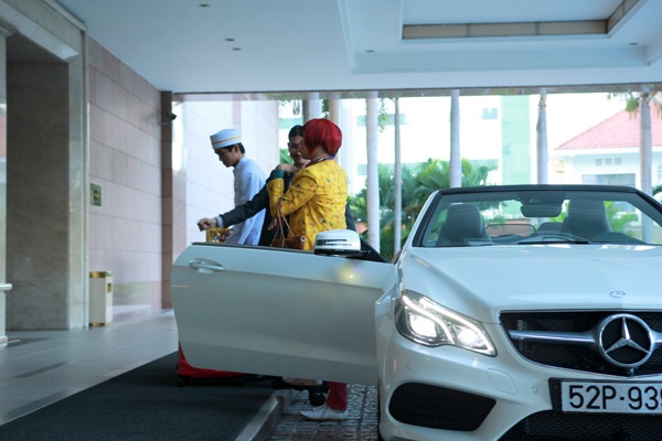 Chị Hội đã giàu có nên phải đi siêu xe.