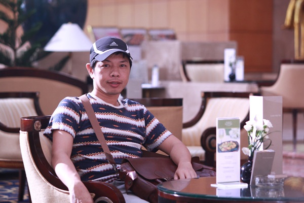 Thái Hòa giản dị trên phim trường.