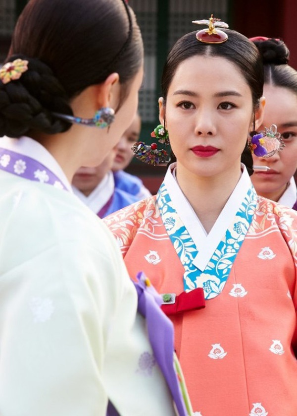 Kim Hyun Joo lần đầu đóng phim cổ trang.