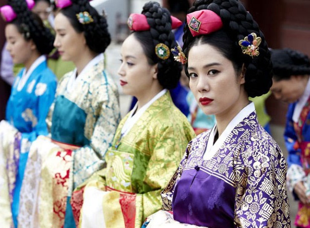 Sao 'Giay thuy tinh' pho dien co the trong phim co trang hinh anh