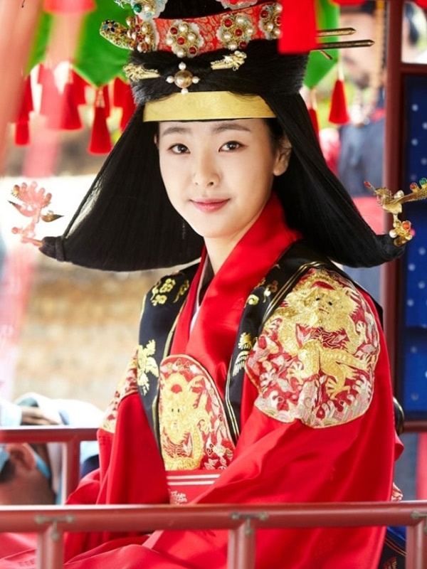 Go Won Hee vai Vương phi 15 tuổi Jang Ryeol.