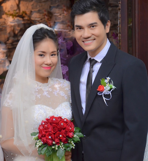 Nhân vật Lê Phương đảm nhận là Tâm Hạnh - một cô gái trong sáng, hiền thục, cứ tưởng hạnh phúc cuối cùng cũng đã mỉm cười sau tai nạn giao thông khiến mất đi đôi mắt, nhưng nào ngờ lễ cưới ấy chính là mở đầu cho chuỗi bi kịch khiến cuộc đời cô chìm trong nước mắt. Người yêu cũ của chú rể Hồ Kha (Thành Được đóng) là Thái Du (Kim Tuyến đóng) đã chuẩn bị một kế hoạch táo bạo để giành lấy những gì mà cô ta cho là của mình.