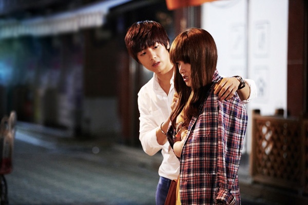 Cảnh quay lãng mạn của Kang Min Hyuk trong Gia đình chồng tôi.