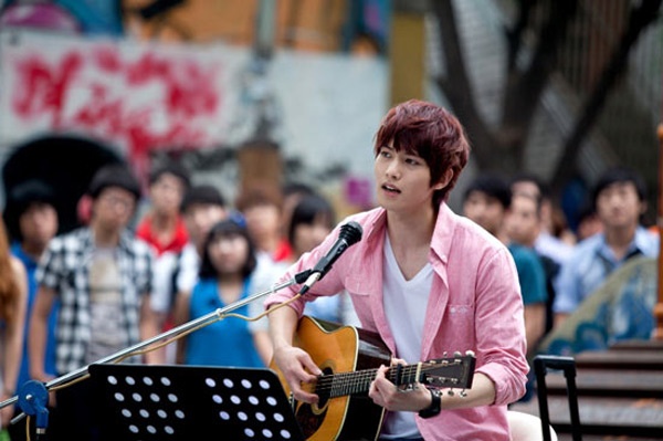 Lee Jong Hyun được khen ngợi vì những nỗ lực trong diễn xuất.