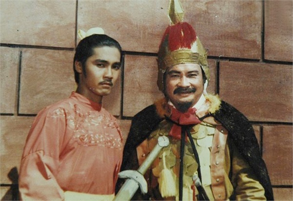 2 cha con nghệ sĩ Lý Huỳnh - Lý Hùng trong phim Thăng Long đệ nhất kiếm.