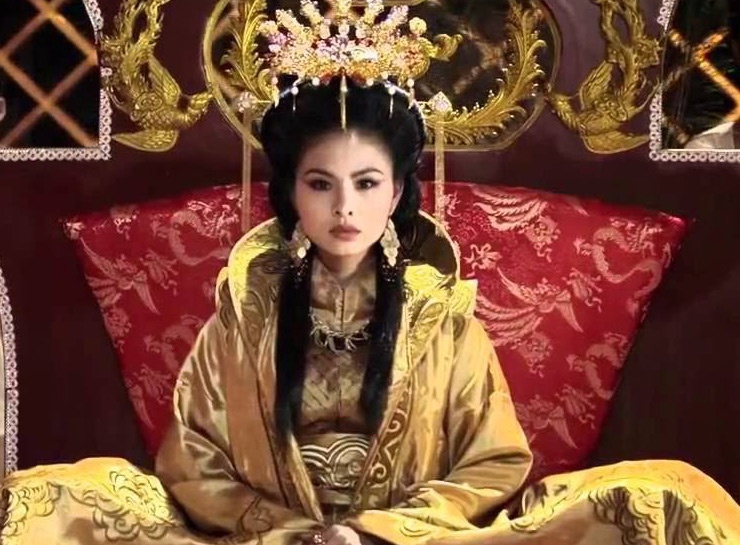 Nhung vuong phi xinh dep trong phim co trang Viet hinh anh