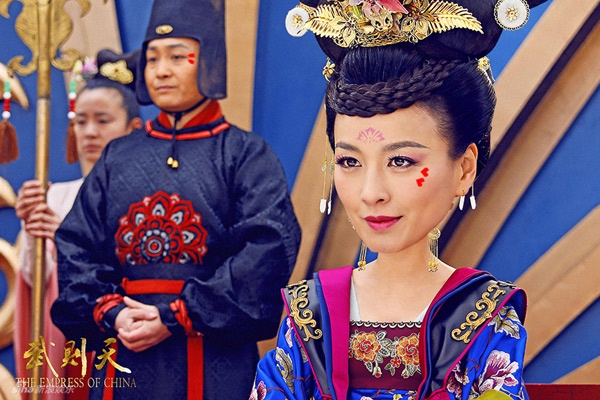 Nhân vật Vi Quý phi do Trương Đình đóng.