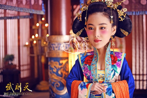 Nhân vật Tiêu Thục phi do Trương Hinh Dư đóng.