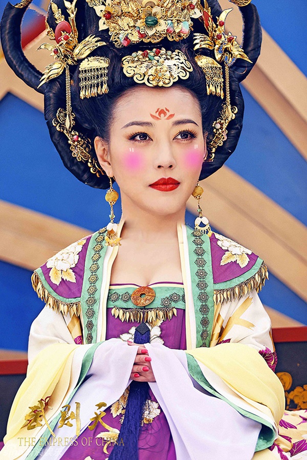 Nhân vật Dương Phi do Châu Hải Mỵ đóng.