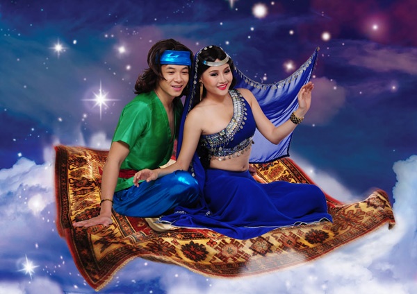 Vở kịch đầy màu sắc và tiếng cười.