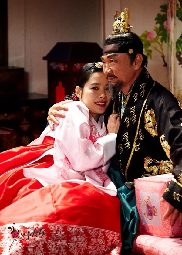 “Tình chàng ý thiếp” cùng Kim Hyun Joo trong phim Cuộc chiến nội cung.