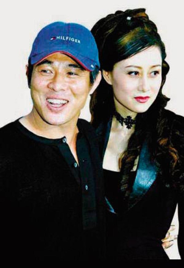 Giã từ phim trường từ năm 1993, suốt hơn 20 năm qua, Lợi Trí tình nguyện làm người phụ nữ đứng phía sau Lý Liên Kiệt, có với anh 2 cô con gái.