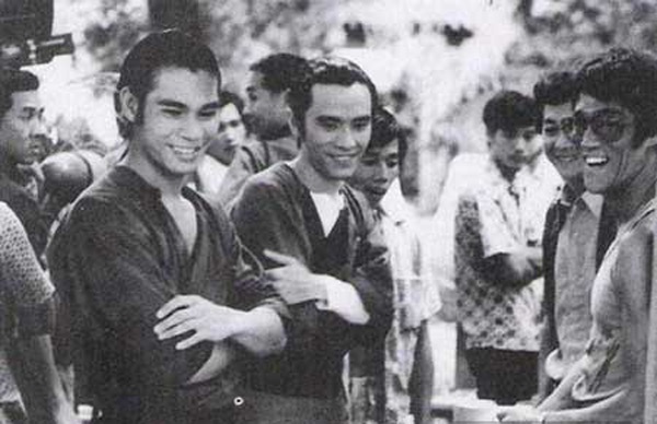 Năm 1973, Lý Tiểu Long từng đến thăm đoàn phim Thích mã của đạo diễn Trương Triệt để cảm nhận không khí làm phim võ hiệp.