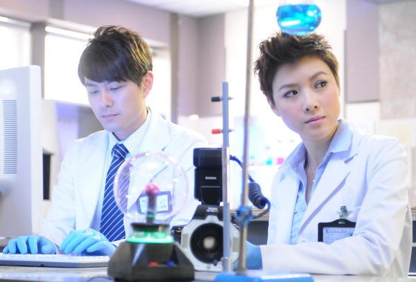 Cặp “oan gia” phòng pháp chứng mang đến nhiều tiếng cười thú vị.