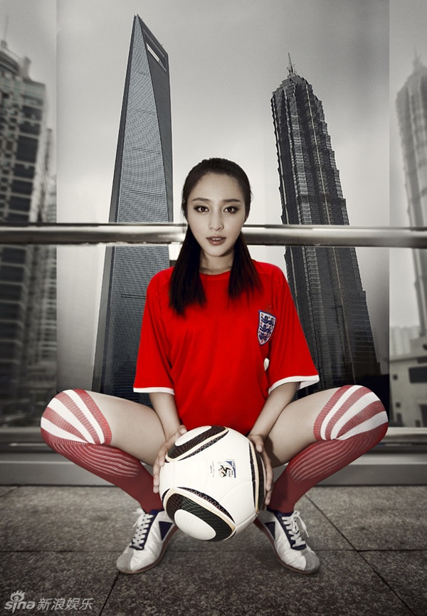 Sau khi đóng vai Phan Kim Liên trong bộ phim truyền hình Tân Thủy hử (2011), Can Đình Đình trở thành một gương mặt nữ được ưu ái trên màn ảnh nhỏ Hoa ngữ, liên tiếp đảm nhận vai chính nhiều tác phẩm như Thâm cung điệp ảnh, Yêu lầm, Bí mật Văn gia, Yêu người chòm sao Sư tử…