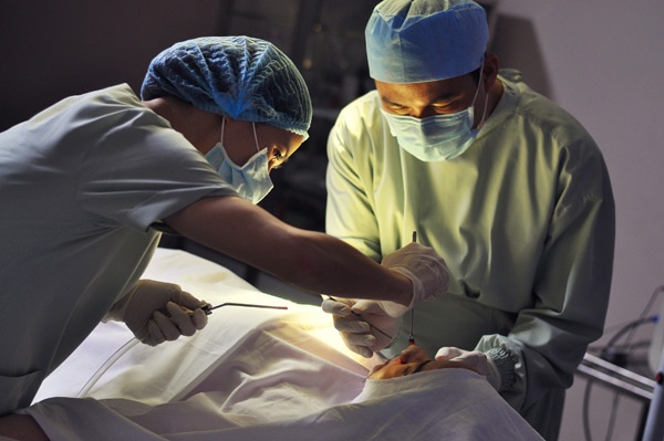 Thân Thúy Hà và Chi Bảo đã có những góc máy rất đẹp, rất chân thực trong phim.