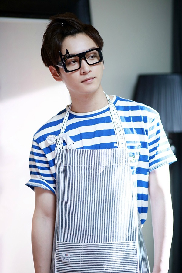 Không chỉ xuất hiện với nhân dáng của một CEO lịch lãm, đẹp trai, hấp dẫn, Trần Hiểu còn khiến nhiều fan nữ điên đảo khi đưa lên màn ảnh nhỏ hình ảnh hài hước, ngổ ngáo với tạo hình rất đời thường. Anh chia sẻ: 