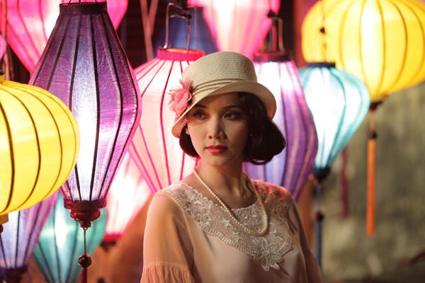 Không gian sẵn có của phố cổ và bàn tay của các nhà thiết kế mỹ thuật đã khiến cô như được quay ngược lại quá khứ và được sống vào thời đó với một không khí rất cổ kính, được mặc những trang phục rất cổ điển và những câu thoại rất xưa cũ. 