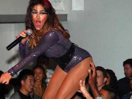 Khi cac my nhan lang giai tri bi loi dung cham vong 3 hinh anh