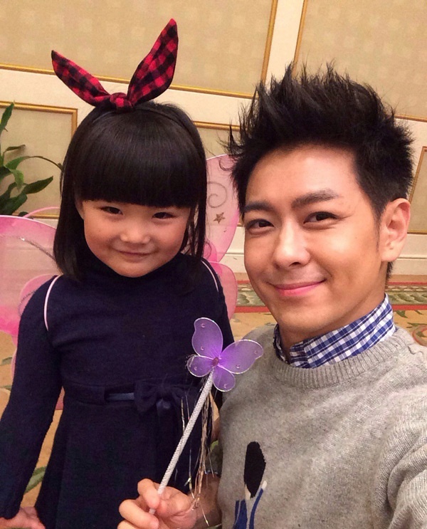 Angela và Lâm Chí Dĩnh, bố Kimi.