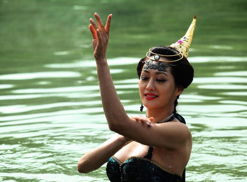 Do sac nu yeu trong 3 ban 'Tay du ky' hinh anh