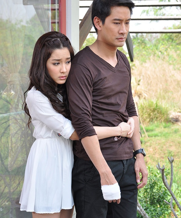 Phim có mặt nhiều gương mặt quen thuộc của truyền hình xứ chùa vàng như Mo Monchanok , Nat Myria , Pong Nawat… phát sóng lúc 20h hằng ngày trên TodayTV từ 7/7.