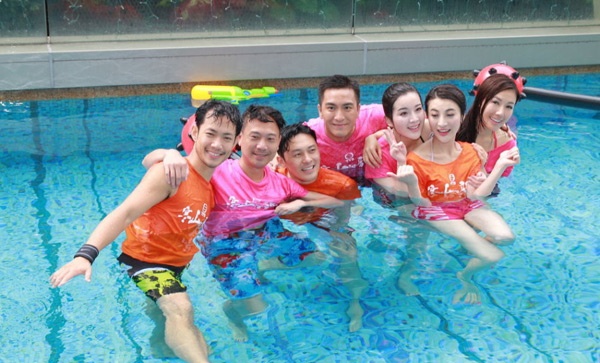 Không chỉ xuống đường, đoàn phim còn tổ chức một buổi 