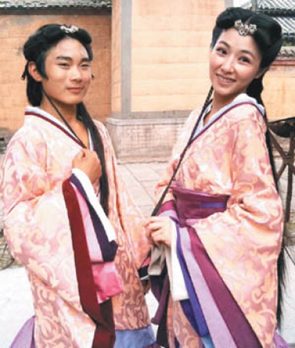 Trần Di Dung và diễn viên thế thân khi đóng phim truyền hình Họa bì.