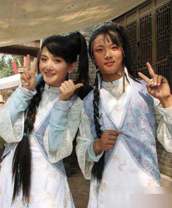 Tạ Na và diễn viên đóng thế.